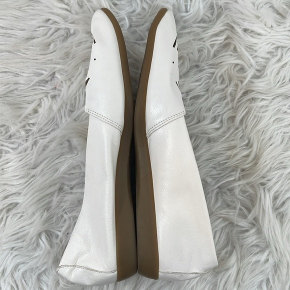 A2 by Aerosoles Trend Right White Faux Leather Cut-Out Slip On Loafers Size 9.5 - Picture 8 of 12